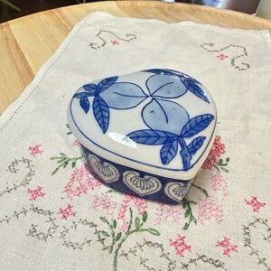 Vintage Chinese Blue & White Heart-Shaped Porcelain Trinket Box